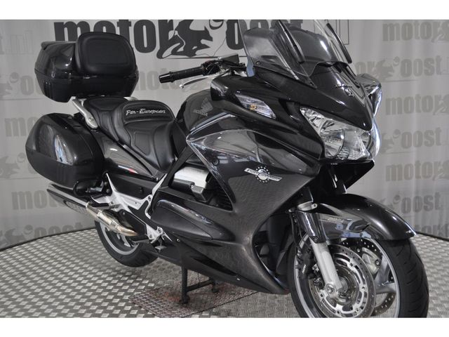 honda - st-1300-pan-european