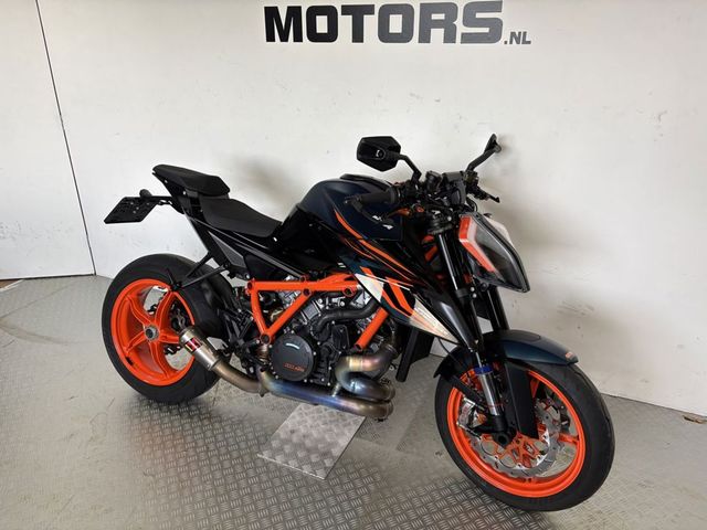 ktm - 1290-super-duke-r-evo
