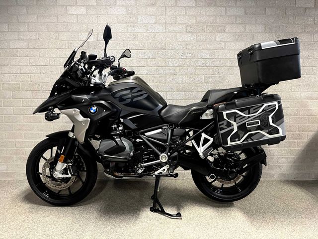 bmw - r-1250-gs-triple-black