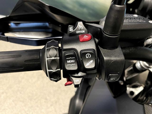 bmw - r-1250-gs-triple-black