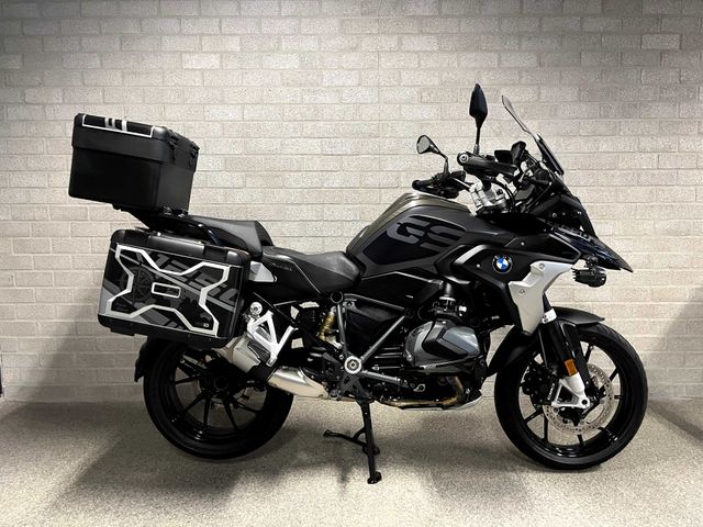 bmw - r-1250-gs-triple-black