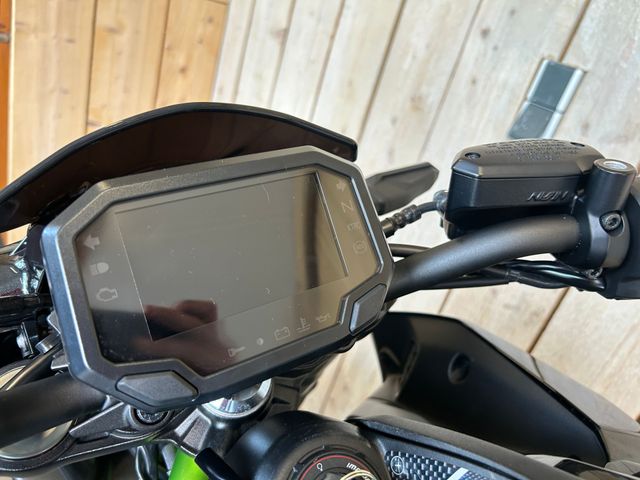 kawasaki - z900