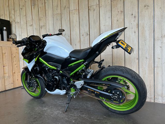 kawasaki - z900