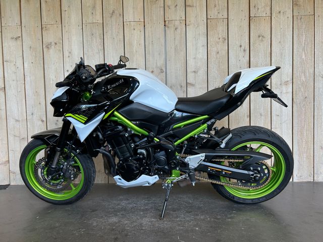 kawasaki - z900