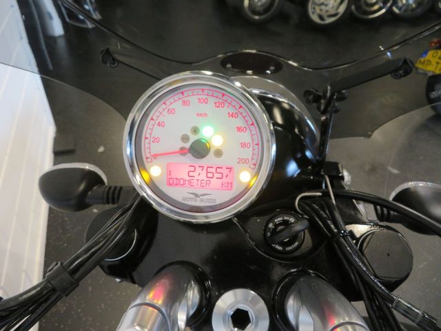 moto-guzzi - v-9-bobber-sport