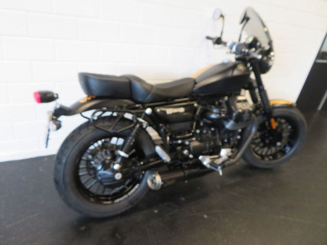 moto-guzzi - v-9-bobber-sport