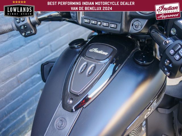 indian - roadmaster-dark-horse