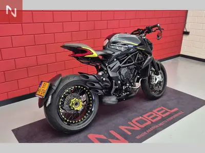 MV AGUSTA BRUTALE 800 DRAGSTER RR – foto 2