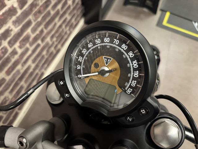 triumph - bonneville-bobber