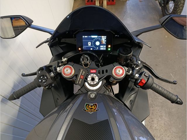 aprilia - rsv-4-1100