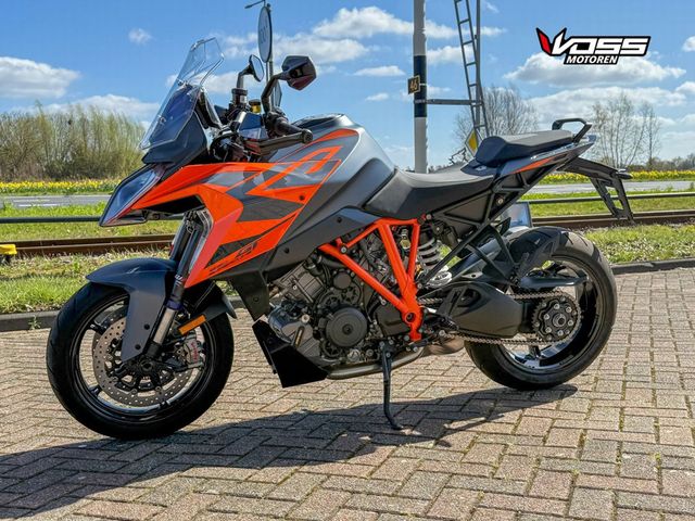 ktm - 1290-super-duke-gt