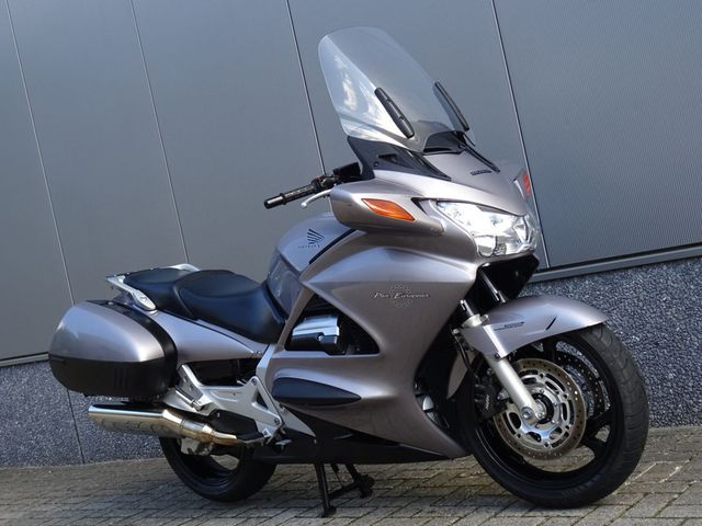 honda - st-1300-pan-european