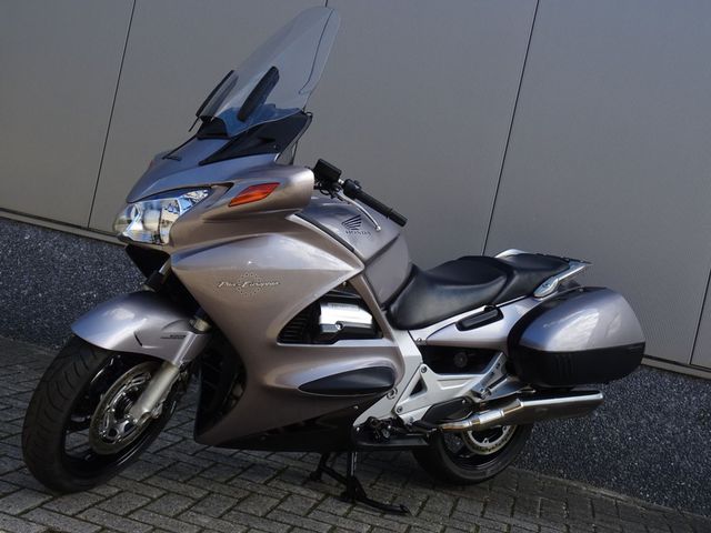 honda - st-1300-pan-european