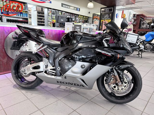 honda - cbr-1000-rr-fireblade