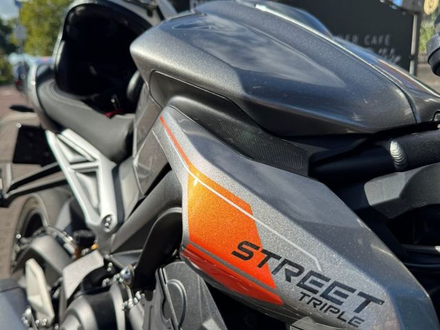 triumph - street-triple-rs