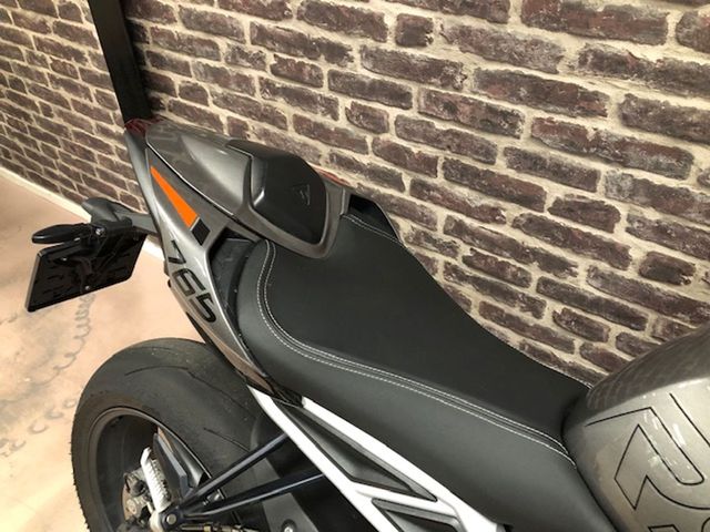 triumph - street-triple-rs