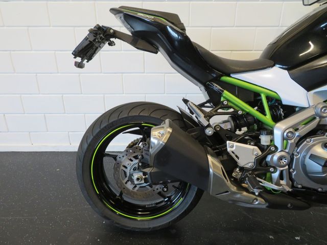 kawasaki - z900