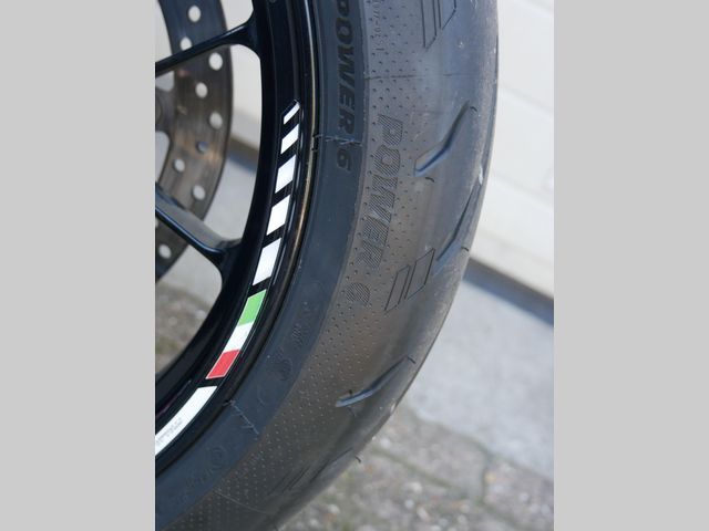aprilia - rsv-4-r