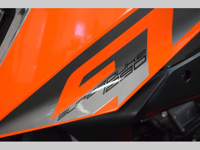 ktm - 1290-super-duke-gt