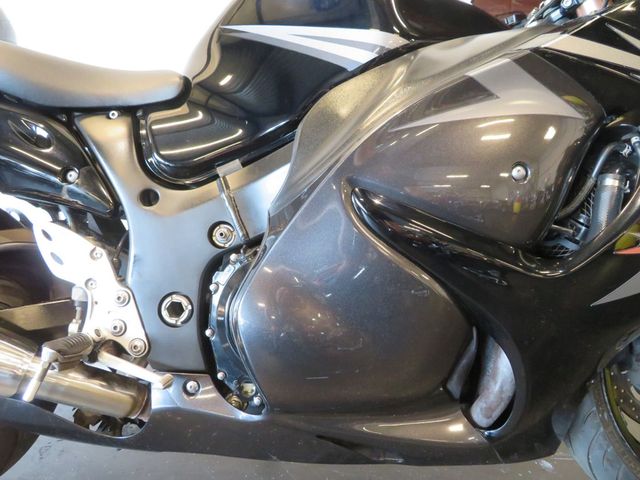 suzuki - gsx-r-1300-hayabusa