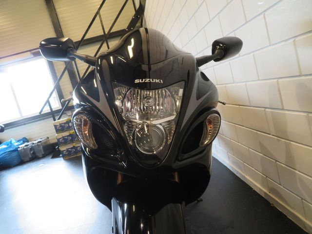 suzuki - gsx-r-1300-hayabusa