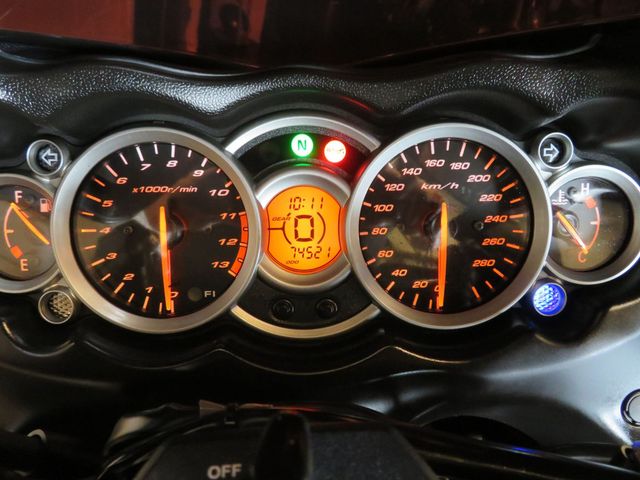 suzuki - gsx-r-1300-hayabusa
