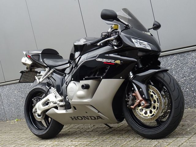 honda - cbr-1000-rr-fireblade