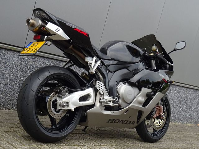 honda - cbr-1000-rr-fireblade