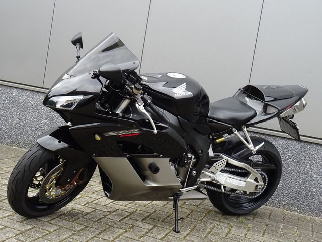 honda - cbr-1000-rr-fireblade