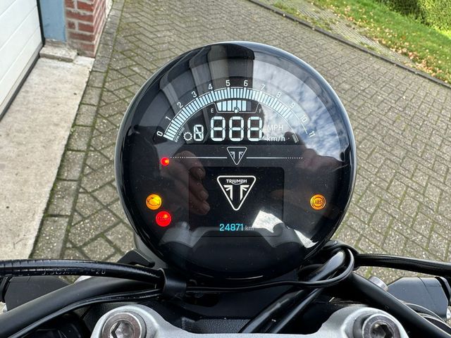 triumph - trident-660