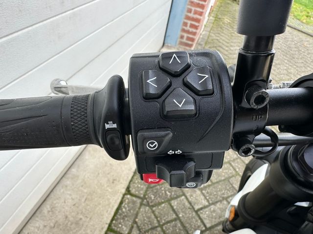 triumph - trident-660