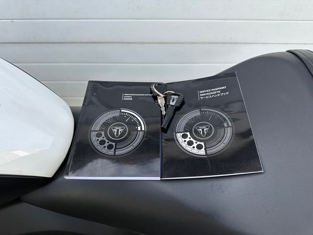 triumph - trident-660