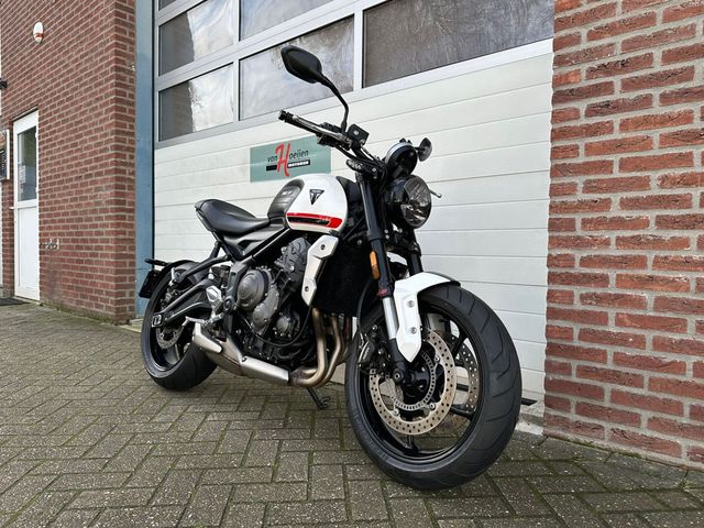 triumph - trident-660