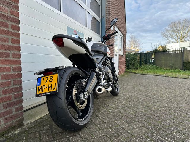 triumph - trident-660