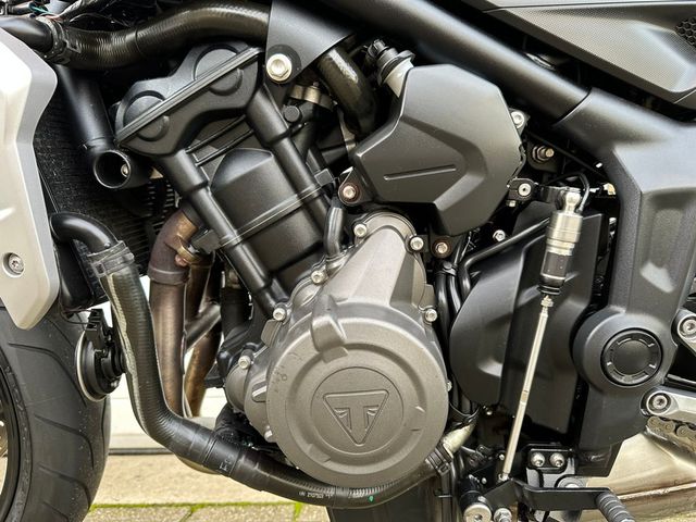 triumph - trident-660
