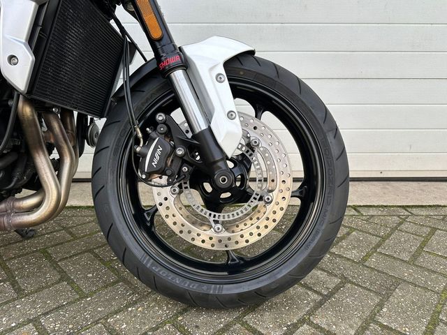 triumph - trident-660