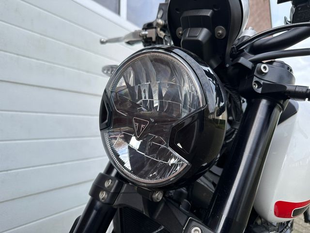 triumph - trident-660