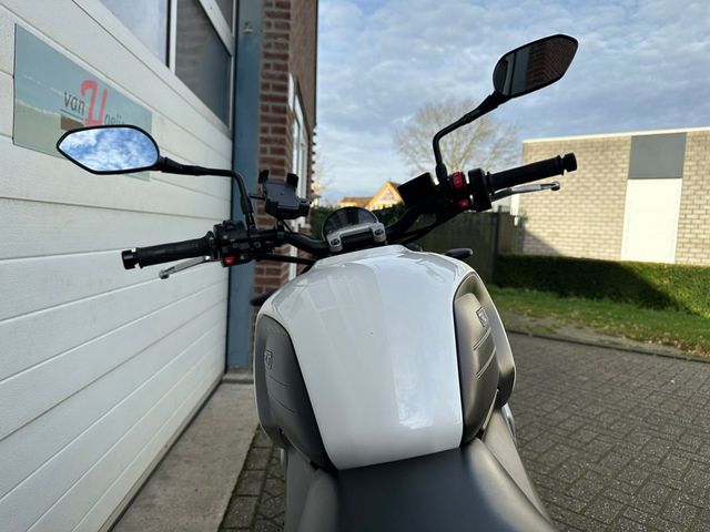 triumph - trident-660