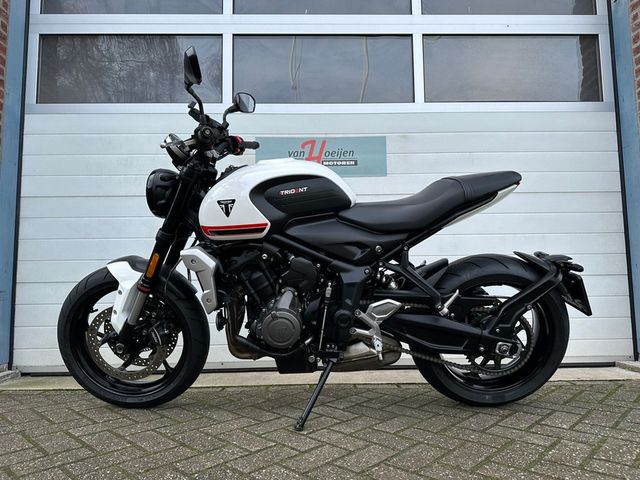triumph - trident-660