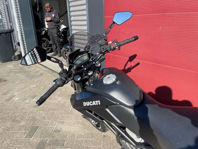 ducati - hypermotard-796