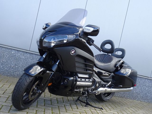 honda - gl-1800-goldwing-f6b