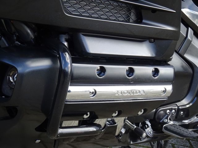 honda - gl-1800-goldwing-f6b