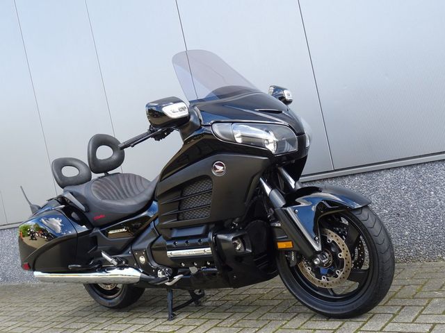 honda - gl-1800-goldwing-f6b