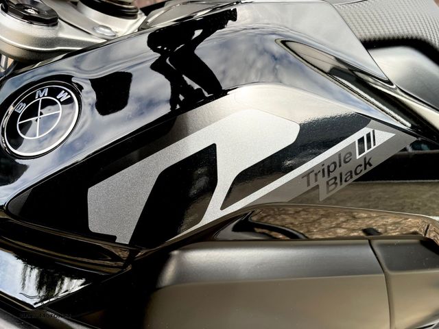 bmw - r-1300-gs-triple-black