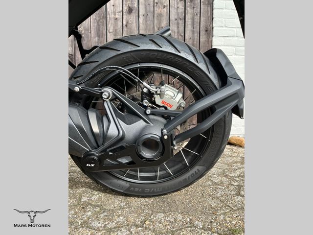 bmw - r-1300-gs-triple-black