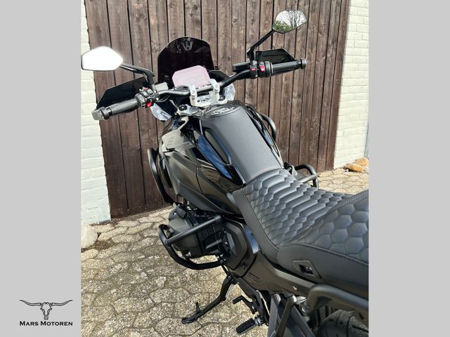 bmw - r-1300-gs-triple-black