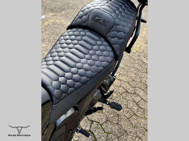 bmw - r-1300-gs-triple-black