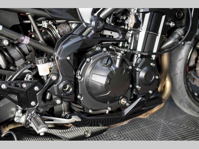 kawasaki - z900