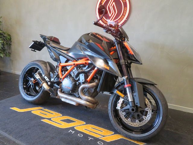 ktm - 1290-super-duke-r