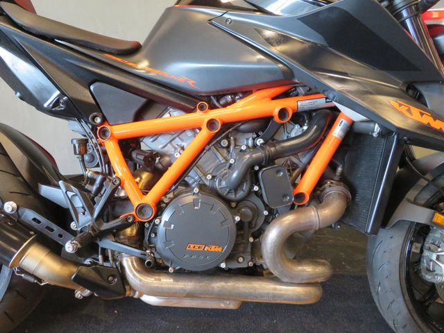 ktm - 1290-super-duke-r